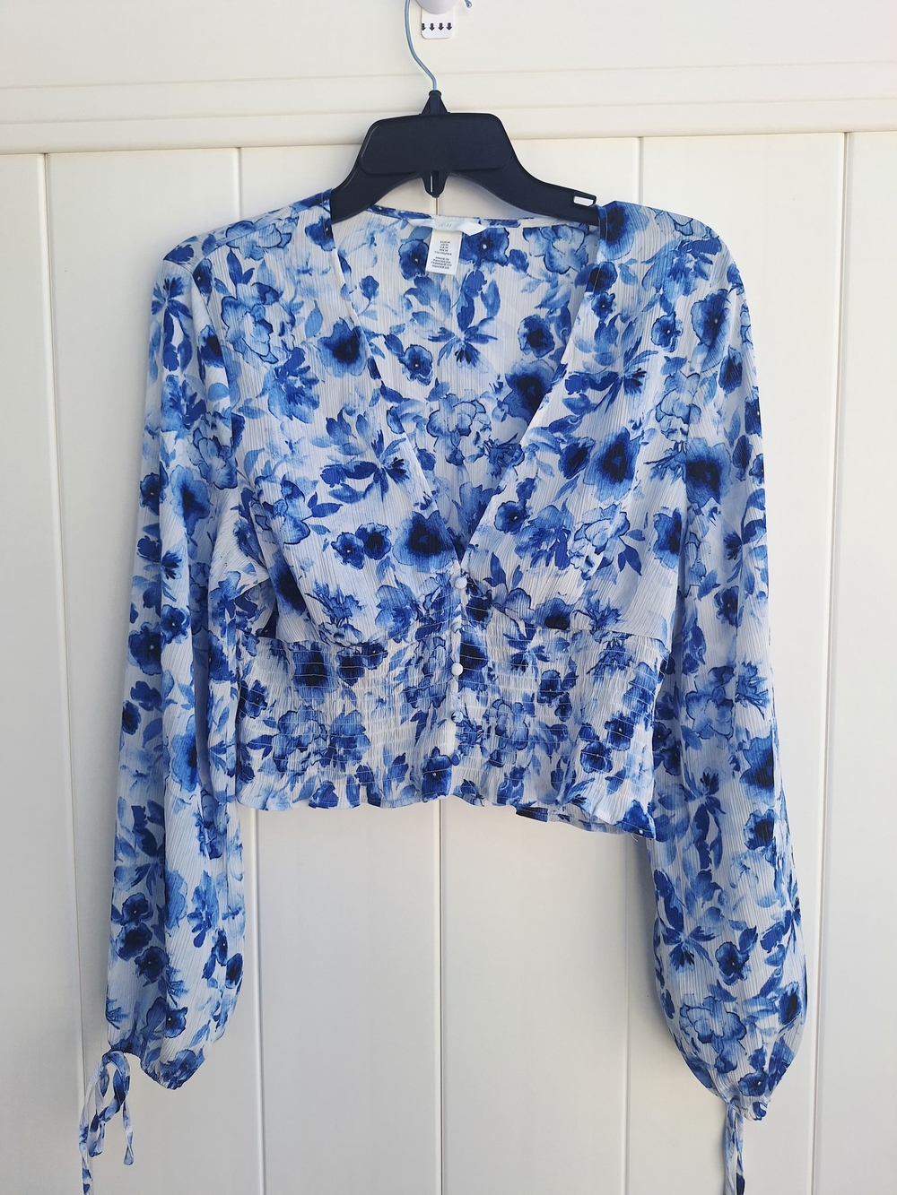 H&M Blue & White Floral V-Neck Smocked Waist Blouse - Picture 3 of 4